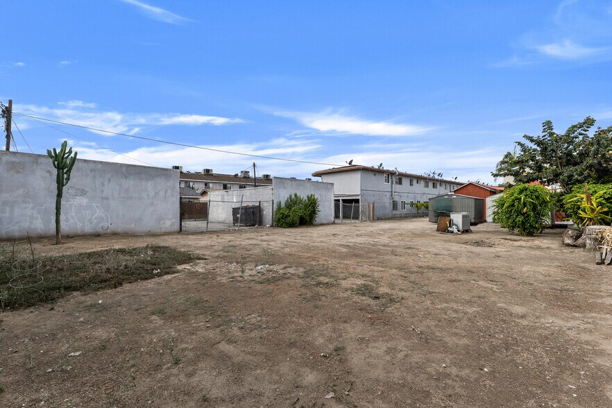 More Photos Of 10914 S Osage Ave, Inglewood Multifamily For Sale