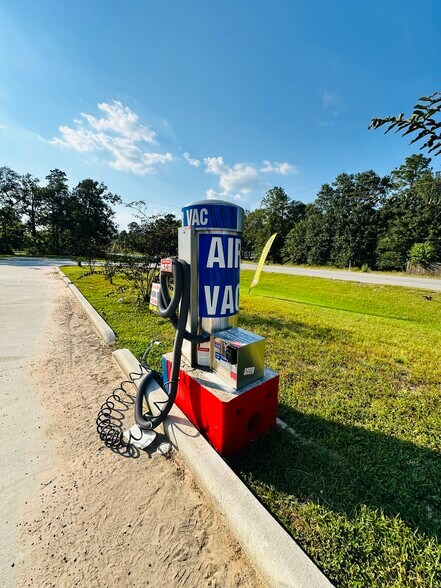 More Photos Of 18274 FM 2090 Rd, Conroe General Retail For Sale