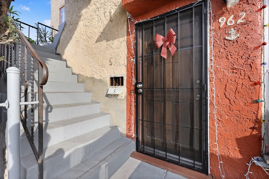 More Photos Of 960 Simmons Ave, Los Angeles Apartments For Sale