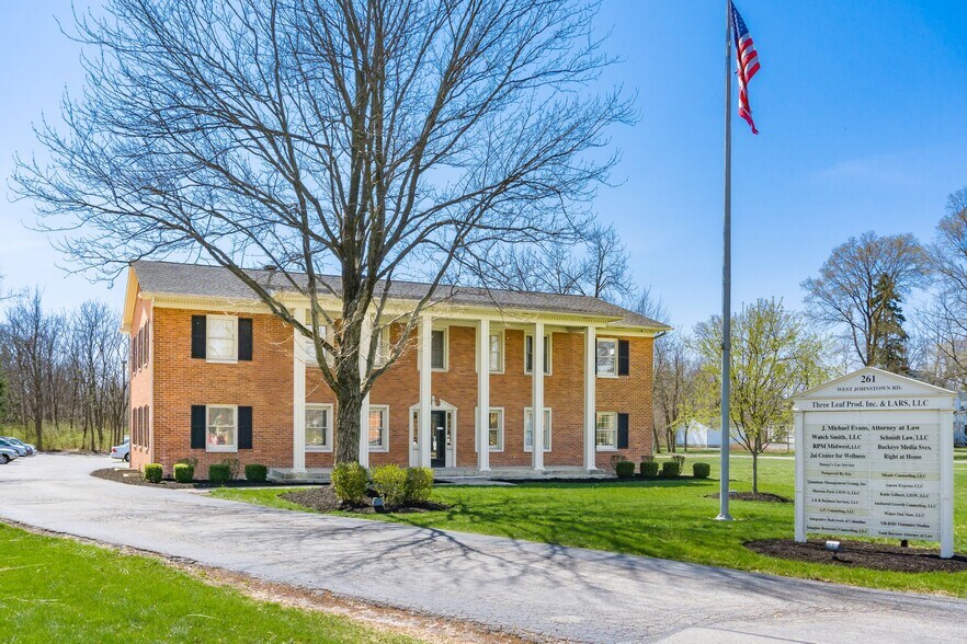 More Photos Of 261 W Johnstown Rd, Columbus Coworking Space
