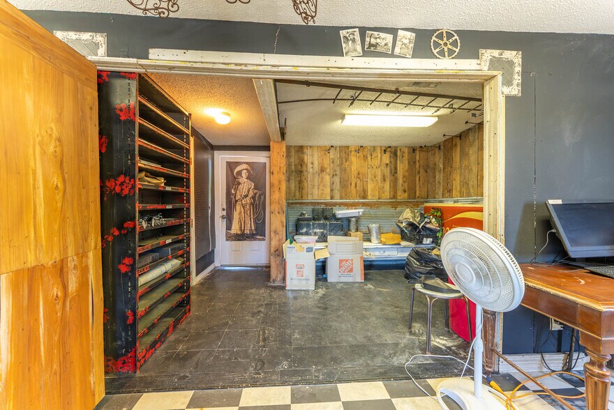 More Photos Of 15 Main St, Mammoth Spring Service Station For Sale
