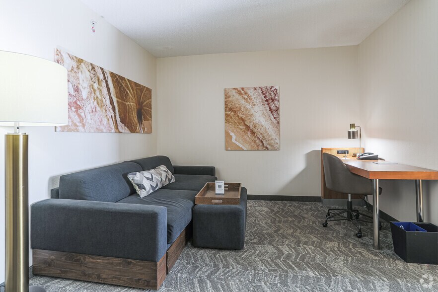 More Photos Of 450 Center Dr, Grand Rapids Hotel For Sale