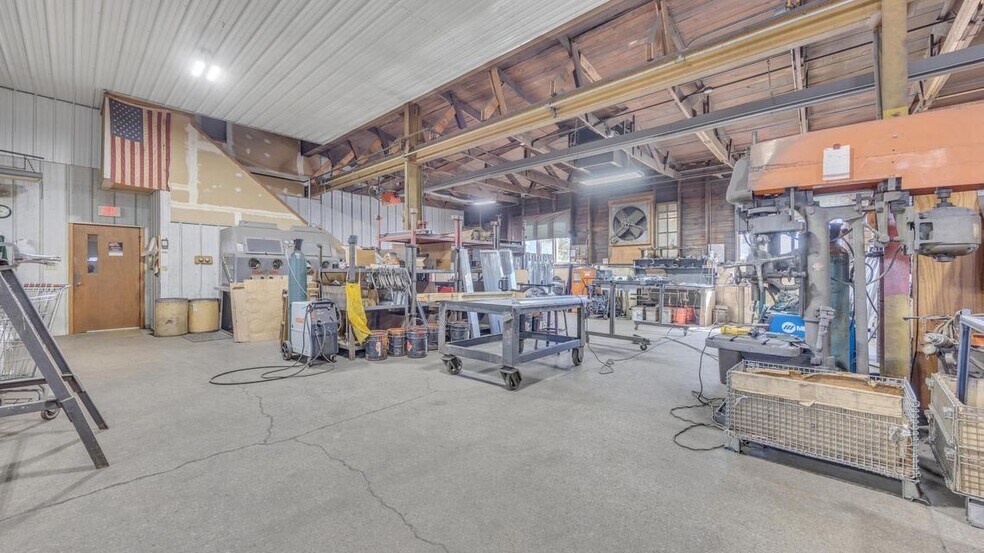 More Photos Of 310 S 10th St, Oostburg Manufacturing For Sale