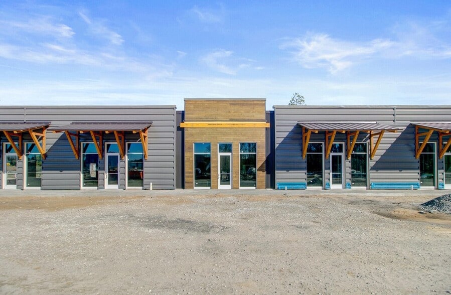 More Photos Of 313 N Maple St, Summerville Flex For Lease