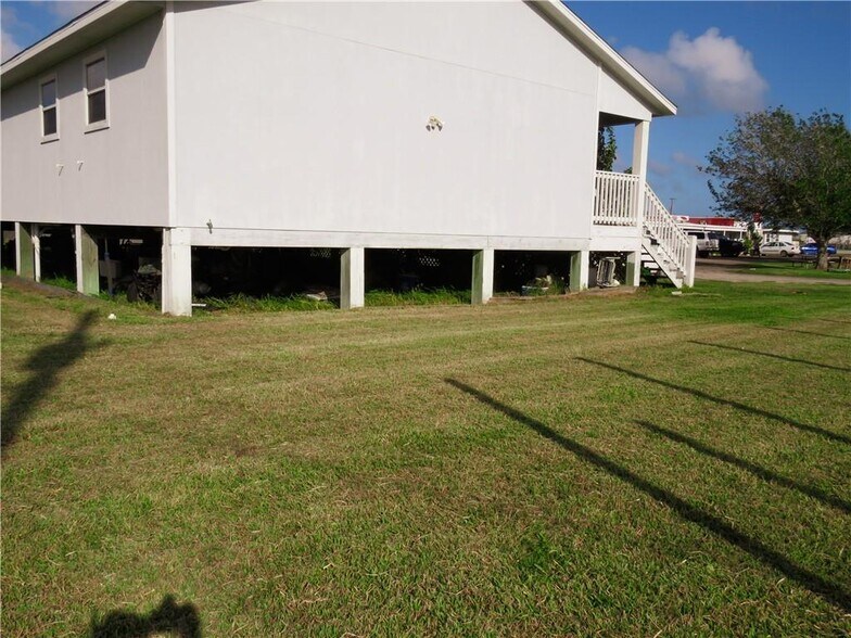 More Photos Of 1330 S Commercial St, Aransas Pass Hotel For Sale