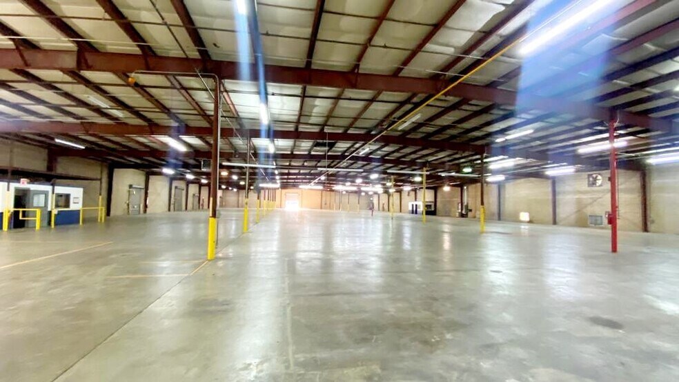 More Photos Of 3540 Corporate Dr, Dalton Warehouse For Lease