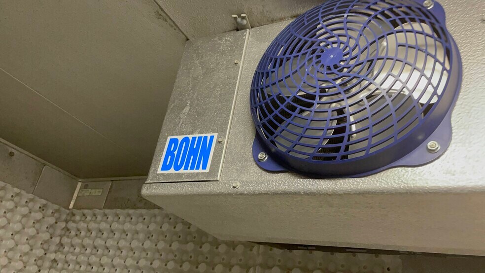 More Photos Of 17431 Dix Rd, Melvindale Fast Food For Lease