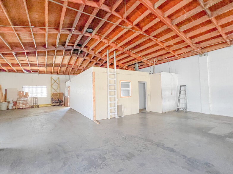 More Photos Of 1005-1007 E Raymond Way, Anaheim Manufacturing For Lease