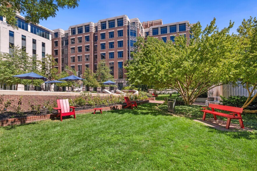 More Photos Of 1400 16th St NW, Washington Office For Lease