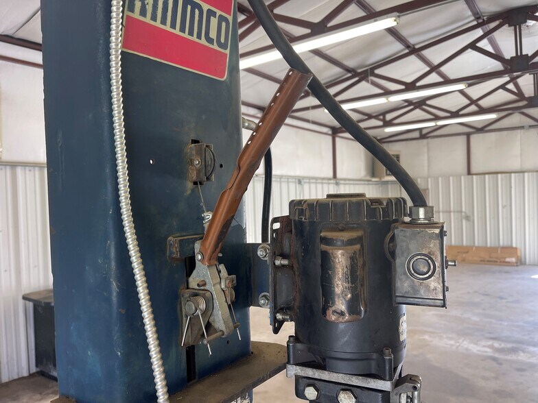 More Photos Of 15 Oak Dr, Shawnee Self Storage For Lease