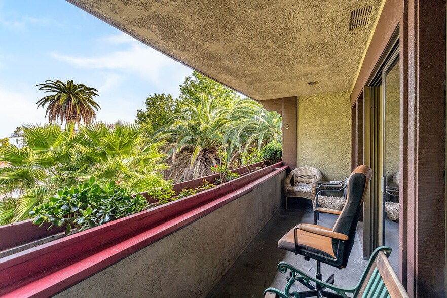 More Photos Of 1825 N Gramercy Pl, Los Angeles Apartments For Sale