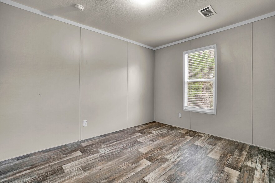 More Photos Of 42851 E County Road 1470, Lone Wolf Land For Sale