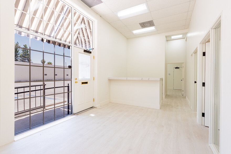More Photos Of 19350 Business Center Dr, Northridge Storefront Retail Office For Lease