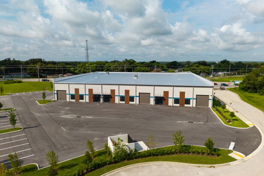More Photos Of 1530 Kendrick Ln, Lakeland Warehouse For Sale