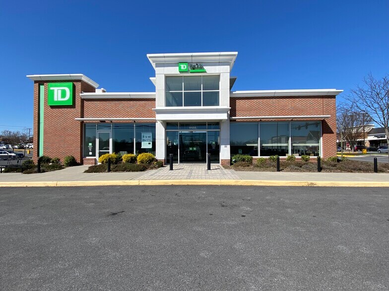 Primary Photo Of 9504 Main St, Fairfax Bank For Lease
