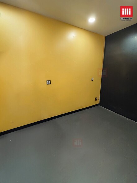 More Photos Of 16923 Vanowen St, Van Nuys Unknown For Lease