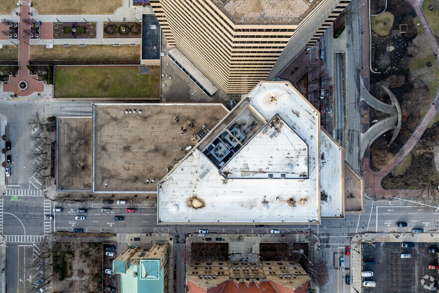 More Photos Of 75 E State St, Columbus Hotel For Sale