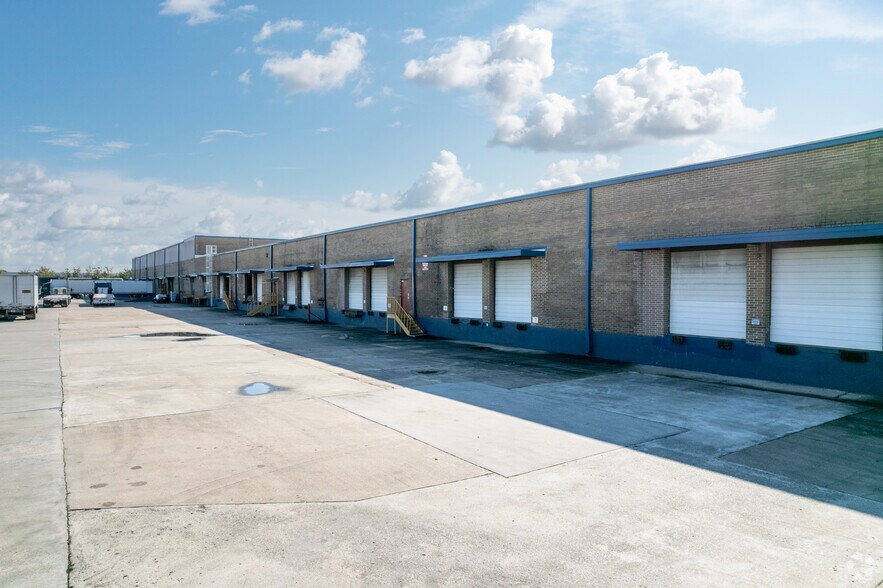 More Photos Of 1020-1060 Lockwood Dr, Houston Unknown For Lease