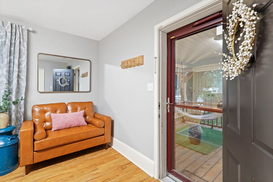 More Photos Of 100 S Railroad Ave, Damascus Apartments For Sale