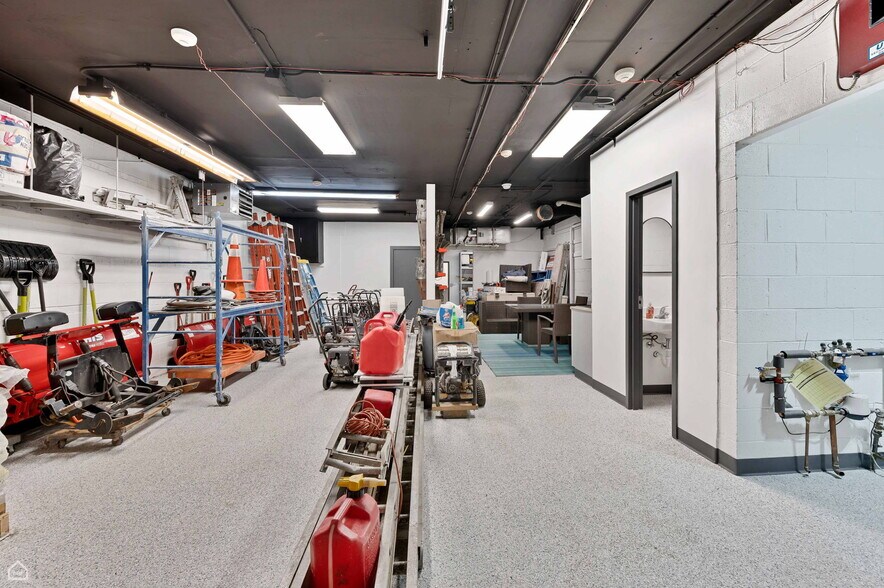 More Photos Of 837 Mannheim Rd, Bellwood Showroom For Sale