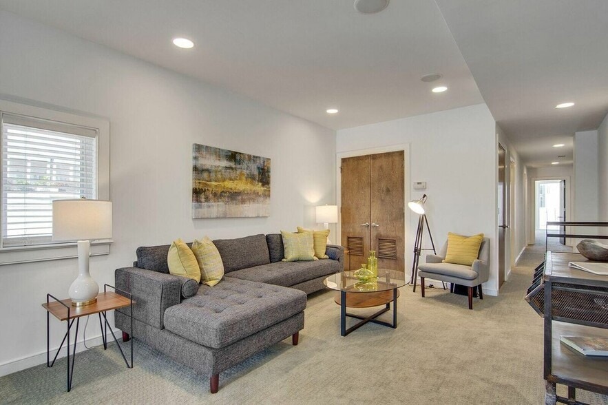 More Photos Of 487 King St, Charleston Loft Creative Space For Sale