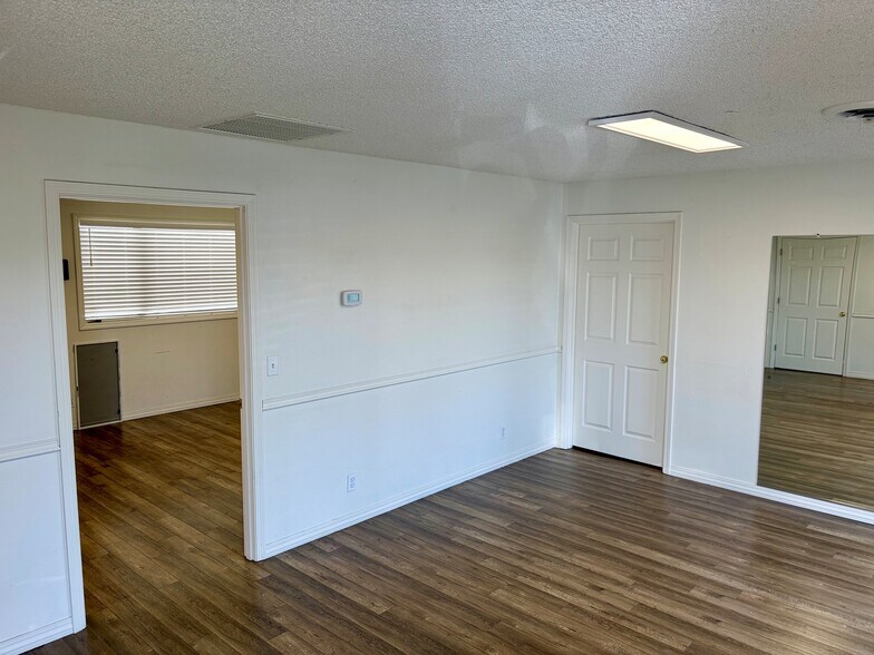 More Photos Of 5042-5060 Commercial St SE, Salem Office For Lease