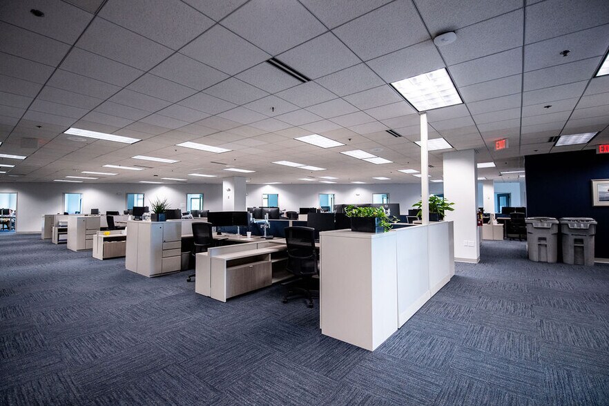 More Photos Of 6000 Westown Pky, West Des Moines Office For Lease