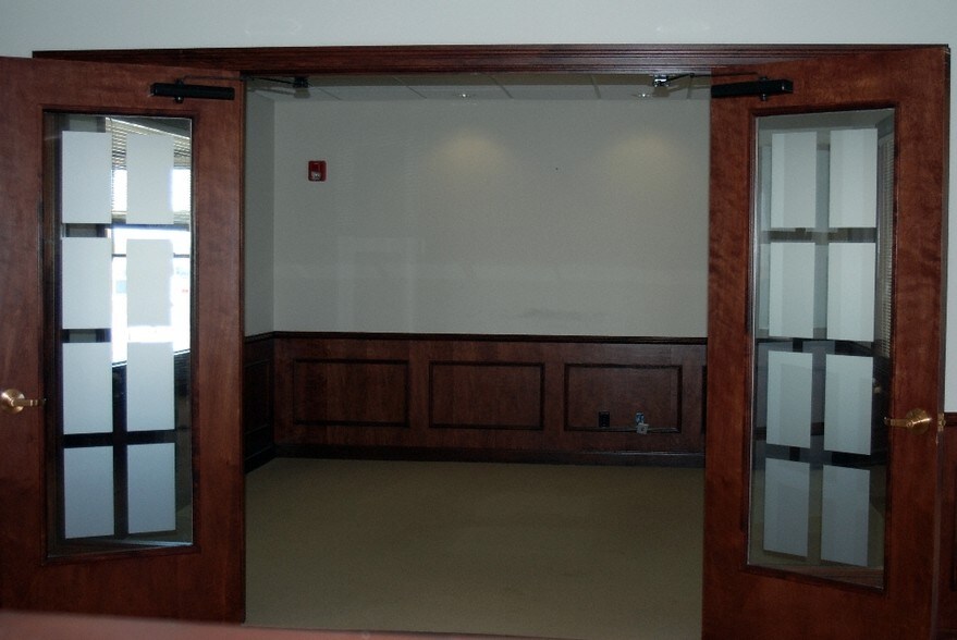 More Photos Of 1650 E Main St, St Charles Medical For Lease