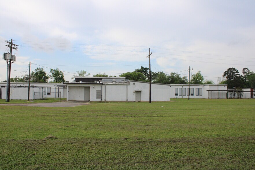 More Photos Of 1900 Pope St, Beaumont Flex For Lease