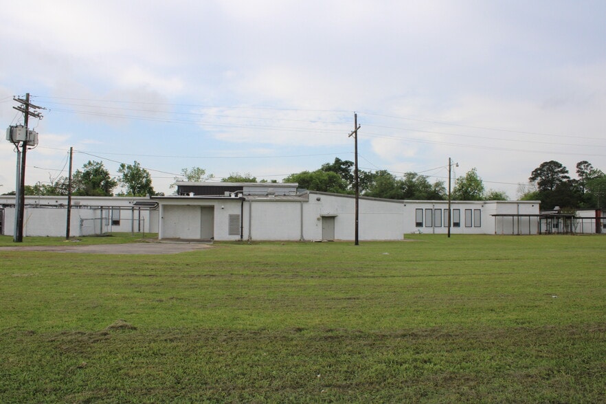 More Photos Of 1900 Pope St, Beaumont Flex For Lease
