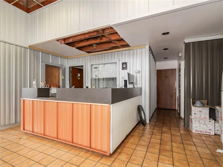 More Photos Of 415 US Highway 1, Vero Beach Freestanding For Sale