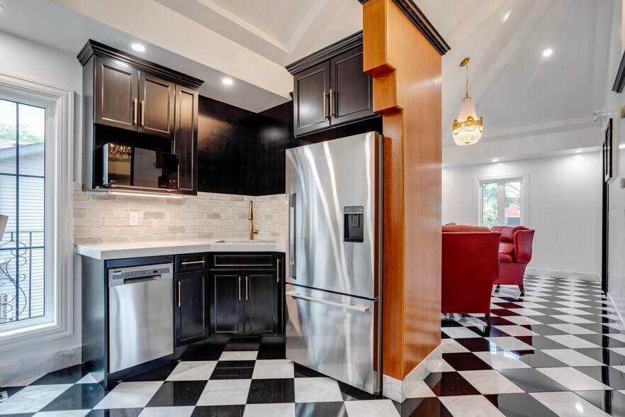 More Photos Of 11833 102 Ave NW, Edmonton Medical For Sale