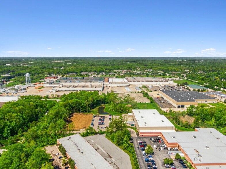 More Photos Of 5455-5555 Darrow Rd, Hudson Distribution For Lease