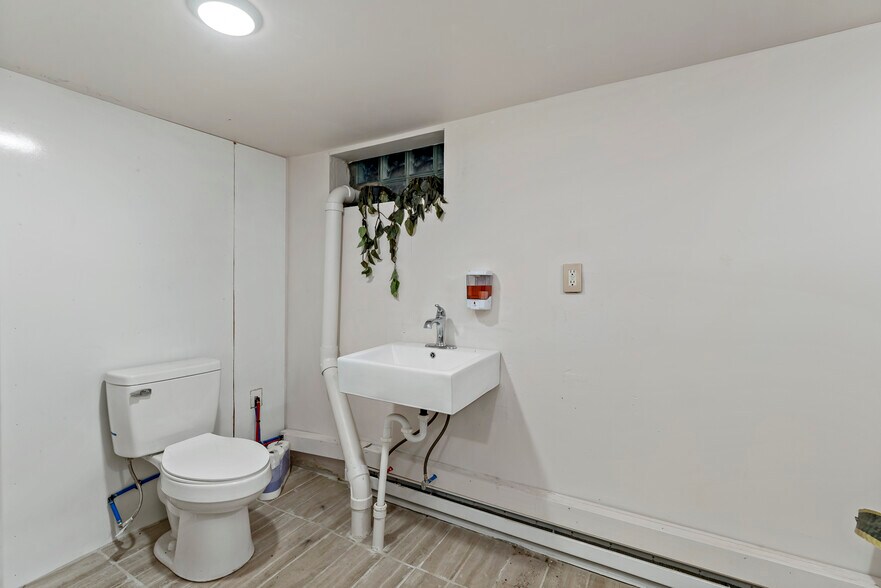 More Photos Of 848 Duss Ave, Ambridge Storefront Retail Residential For Sale