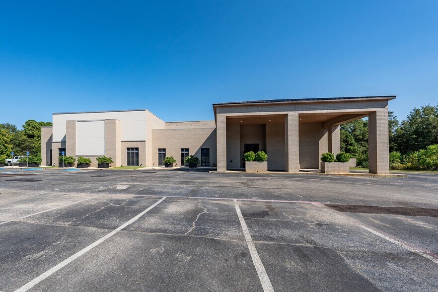 More Photos Of 3700 Judson Rd, Longview Restaurant For Sale