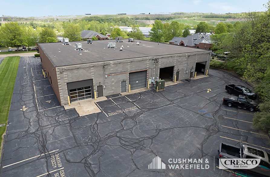 More Photos Of 9000 Sweet Valley Dr, Valley View Warehouse For Lease