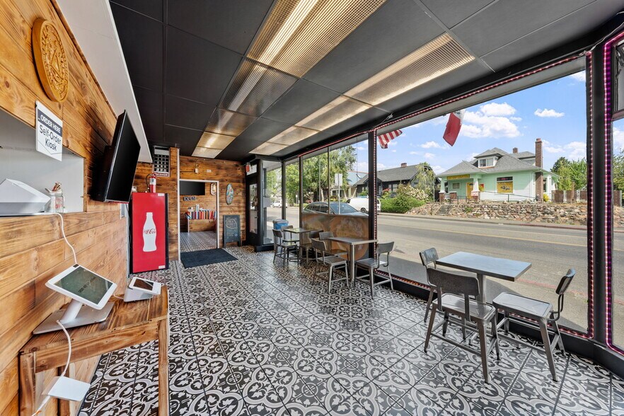 More Photos Of 3102-3104 6th Ave, Tacoma Storefront For Sale