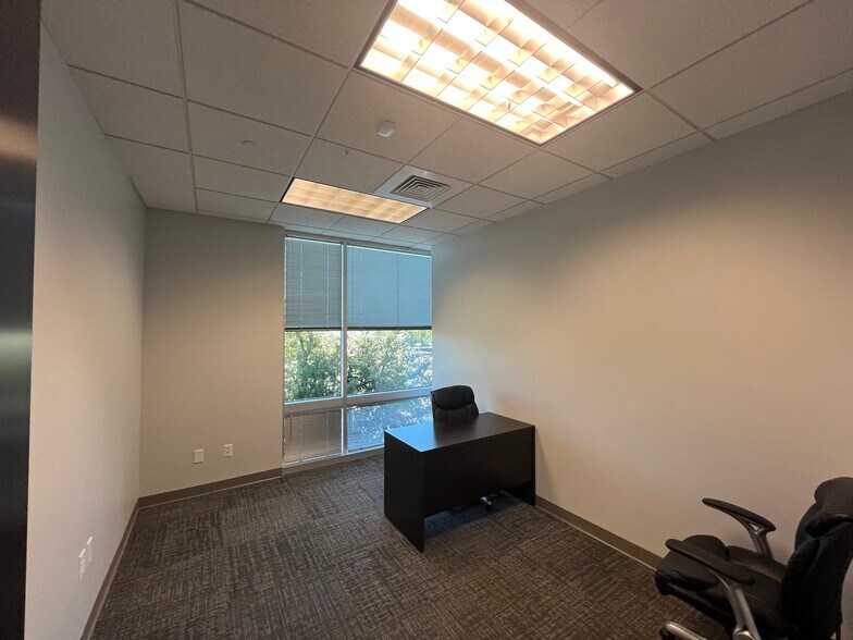 More Photos Of 5701 W Talavi Blvd, Glendale Office For Lease