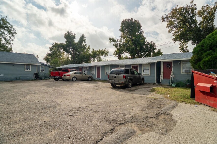 More Photos Of 13928 Bandera St, Houston Apartments For Sale