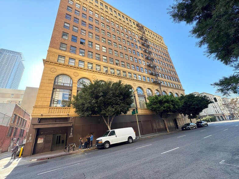 Primary Photo Of 318-320 W 9th St, Los Angeles Office Residential For Lease