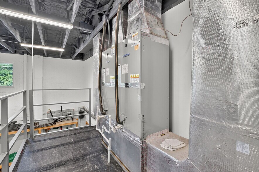 More Photos Of 442 NW 35th St, Boca Raton Office For Sale