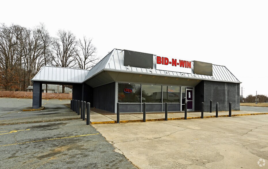 More Photos Of 3730 Brookshire Blvd, Charlotte Freestanding For Sale