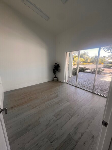 More Photos Of 2407 Periwinkle Way, Sanibel Storefront For Sale