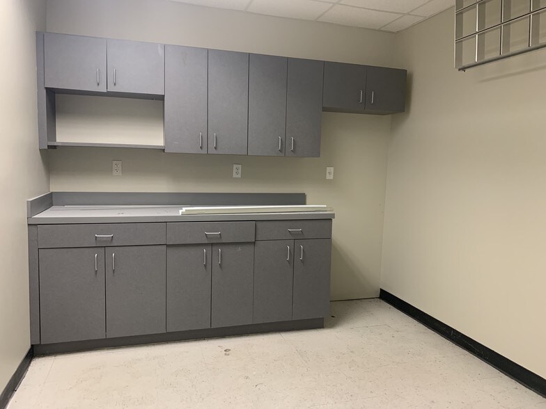 More Photos Of 2021 Tyler St, Hollywood Office For Lease