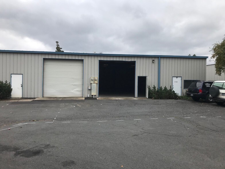 More Photos Of 45 SE Bridgeford Blvd, Bend Warehouse For Lease