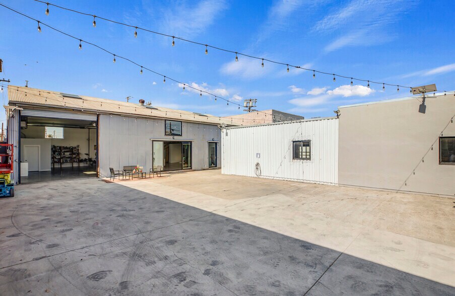 More Photos Of 3475 Union Pacific Ave, Los Angeles Manufacturing For Sale