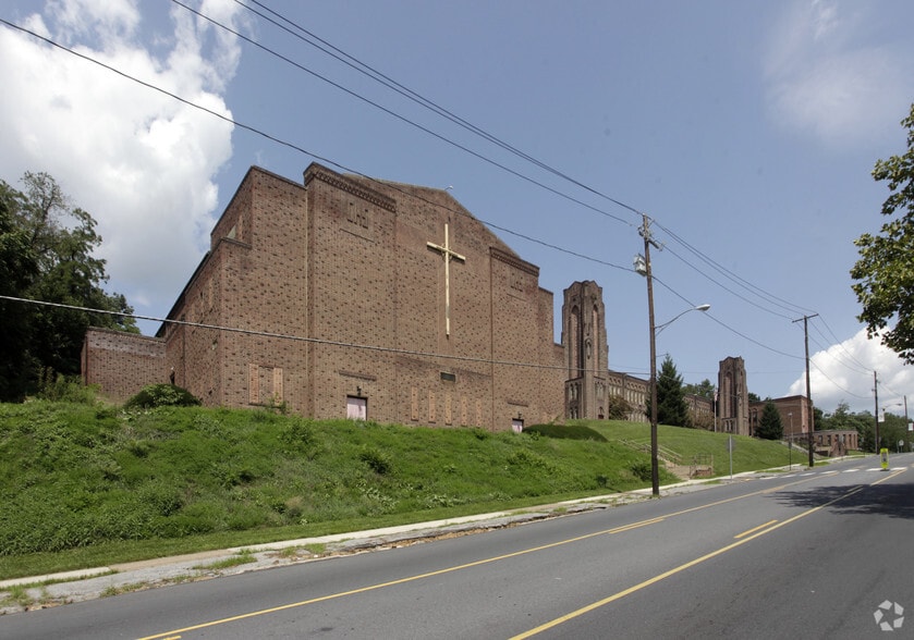 More Photos Of 2200 Market St, Harrisburg Schools For Sale