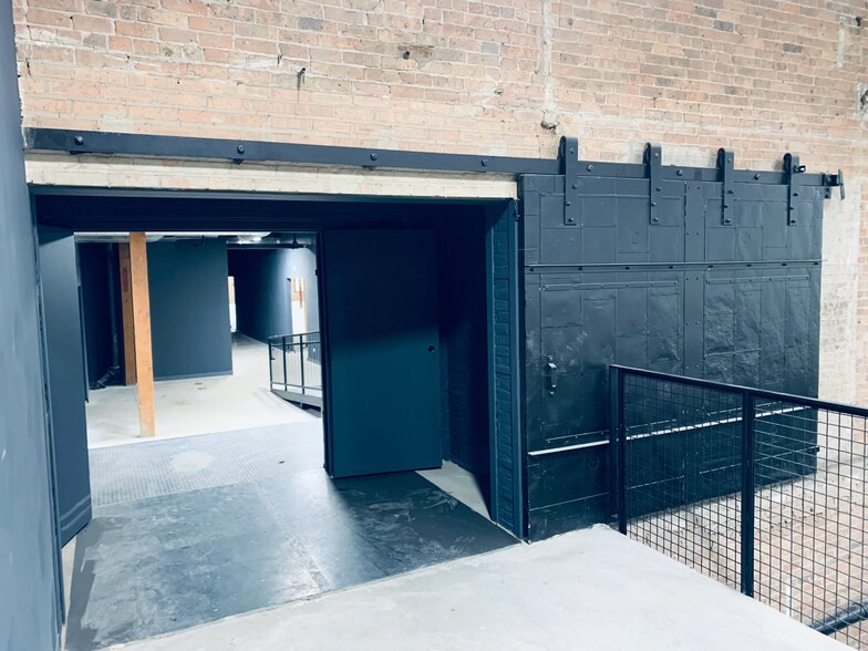 More Photos Of 2145 W Grand Ave, Chicago Showroom For Lease