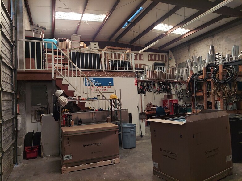 More Photos Of 131 Scarlett Blvd, Oldsmar Warehouse For Lease