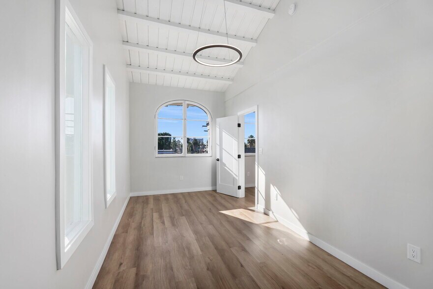 More Photos Of 1827 E 4th St, Long Beach Apartments For Sale